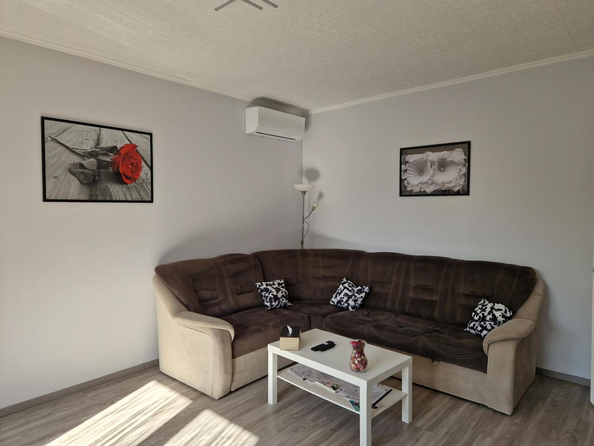 White House Apartman Budapest Room photo